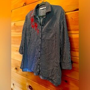 7th Avenue New York & Co. B&W blouse with red embroidery. Size Large
